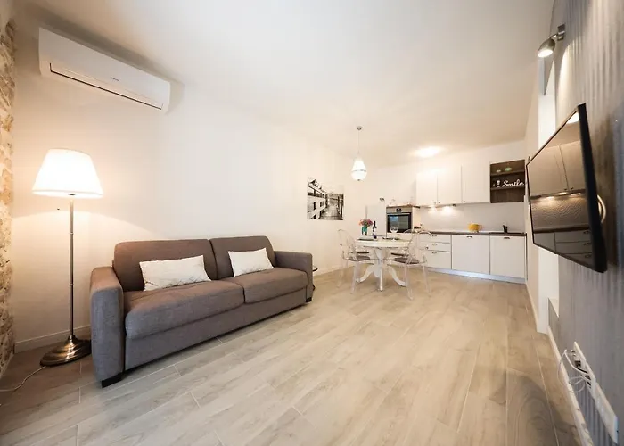 파블레스 아파트먼트 *