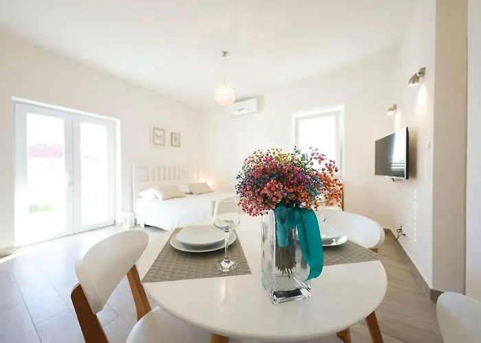 파블레스 아파트먼트 아파트 *